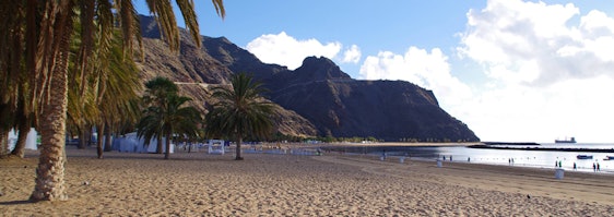 Sommerurlaub auf Teneriffa: 1 Woche im 3*Hotel mit FKK Pool auf der Dachterrasse inkl. Frühstück, Transfer und Flüge ab 280€