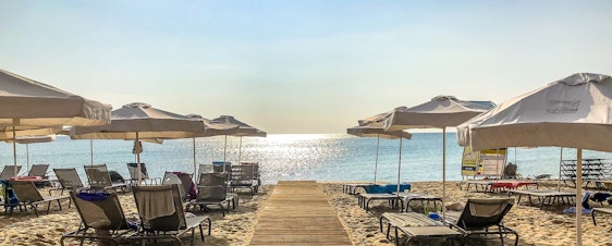 Sonnenstrand: 8 Tage Bulgarien zu zweit inkl HP, Transfer, Zug-z.-Flug-Ticket + Flüge für 298€/Person